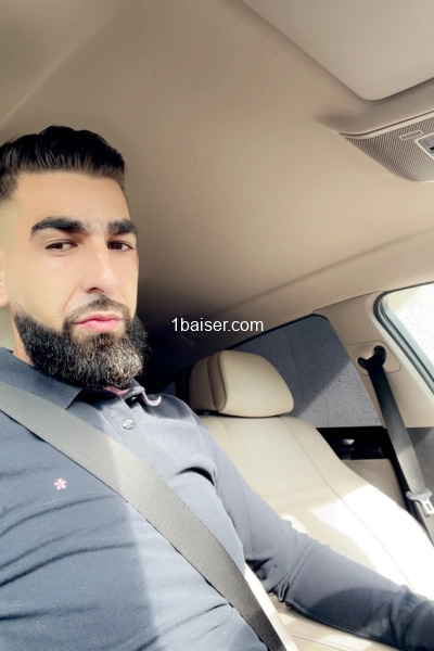 Je suis ici pour satisfaire les désires de mesdames  — Escort Tours (1)