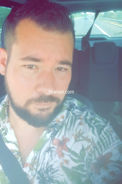 Jeune homme pour daddy — Escort Bouches du Rhone (1)