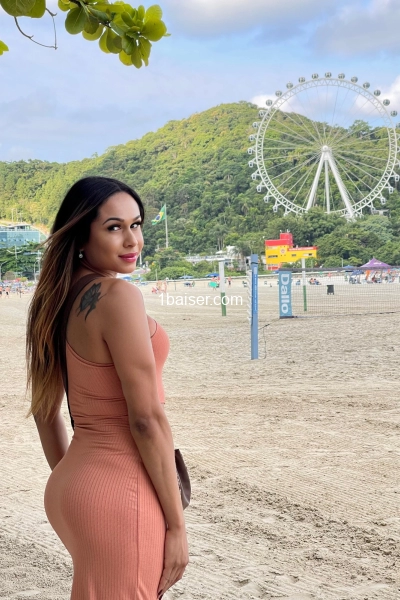 Lizzy Bella 