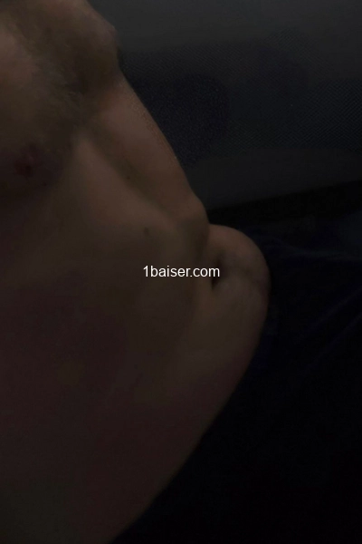 Cherche confidente intime pour une relation suivie et durable virtuelle.