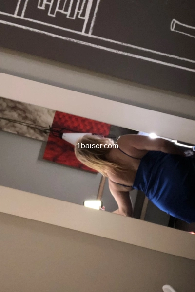 Stephie belle  Ronde Mature 