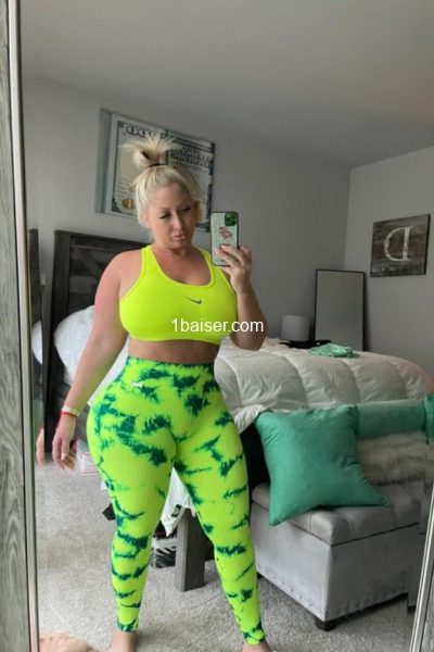 Auriane-xx-escort