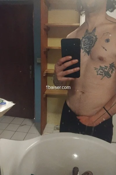 Escort à Grenoble : Valentin, Homme (2/3)