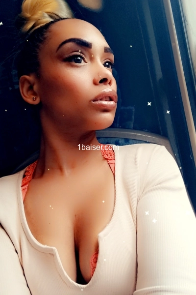 Vanessyta domina — Escort Paris (1)