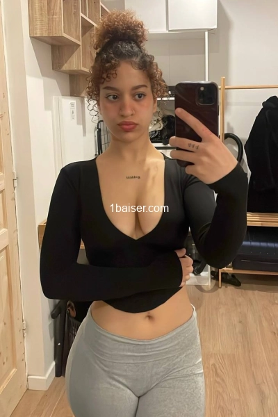 Je suis ouverte à tous tes fantasme  — Escort Cholet (1)