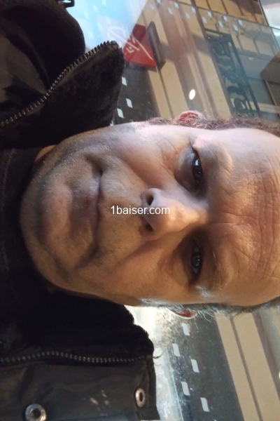 Je suis un homme a la recherche de vieilles dames ou cougars infidèles je  — Escort Paris (1)