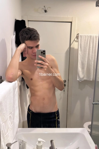BRAZILIAN BOY 23Y VERSA — Escort Paris (1)