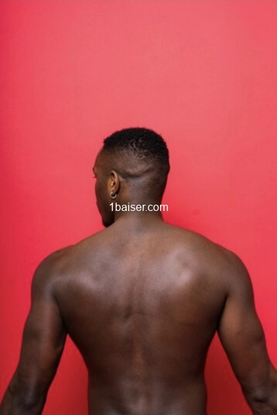 Escort boy de cannes  Élégance, Charme & Discrétion –