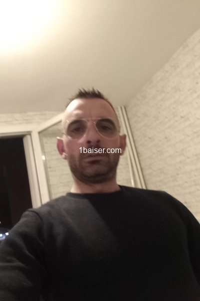 Jeune et beau garçon  — Escort Tours (1)