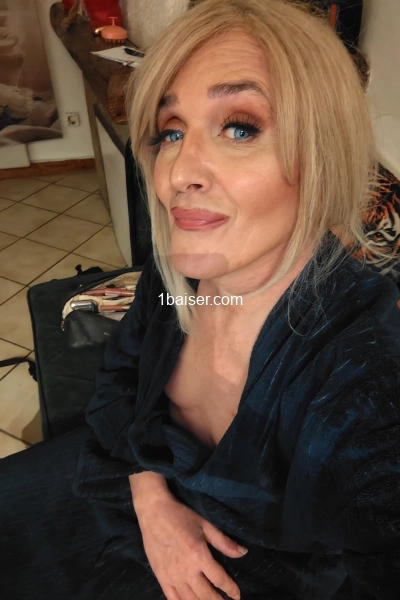 Trav beurette sexy passive