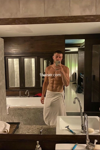 Julien la compagnie idéal  — Escort Paris (1)
