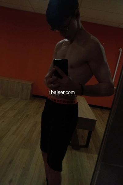 cherche une fille avec qui parler  — Escort Manche (1)