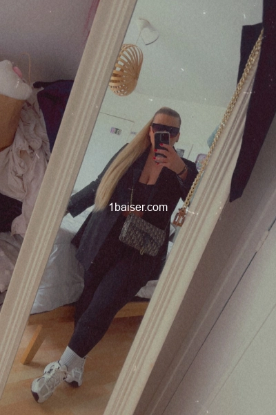Blonde Chic pulpeuse 