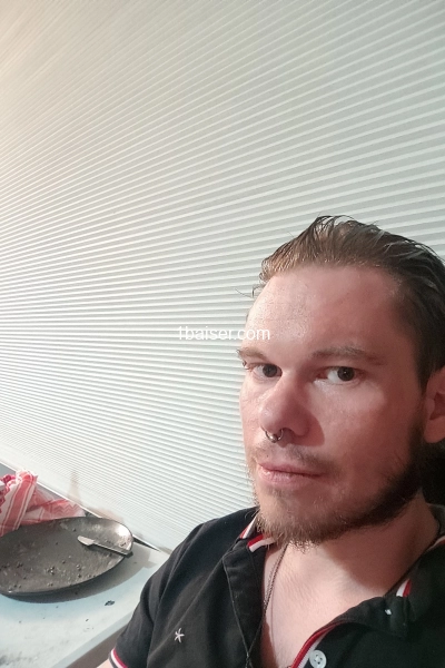 Jeune homme cherche douceur  — Escort Strasbourg (1)