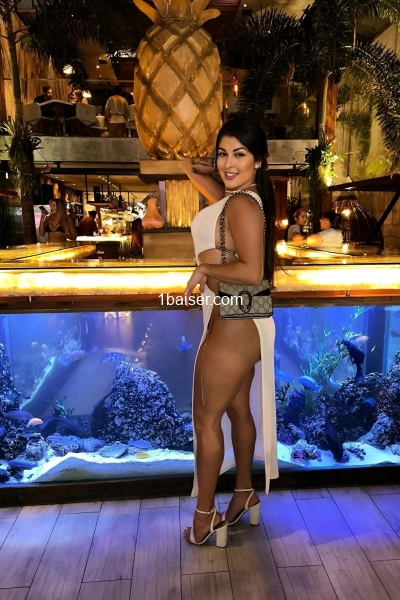 Bella Bresilienne jeune fille réel 