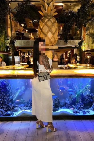 Bella Bresilienne jeune fille réel 