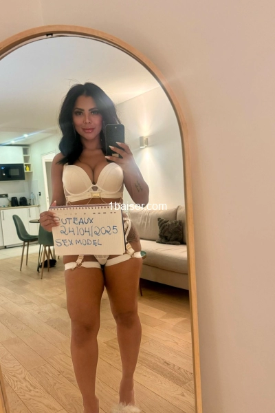 Bia Carvalho Belle femme Brésilienne 
