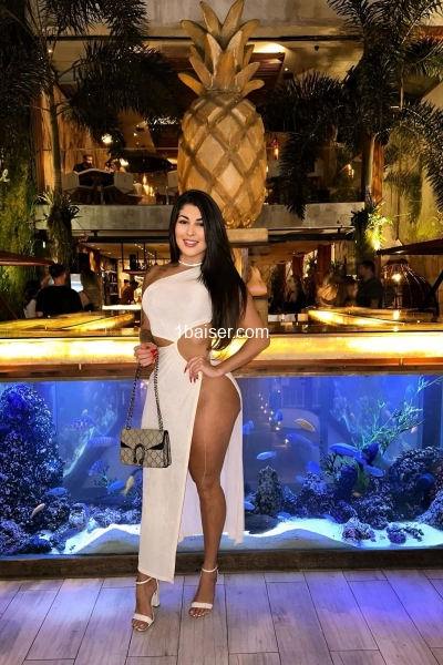 Bella Bresilienne jeune fille réel 