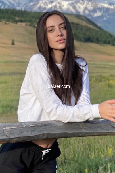 Mia Lioubova  — Escort Paris (1)