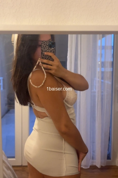 Jeune brune qui n’a pas froid au yeux  — Escort Bordeaux (1)