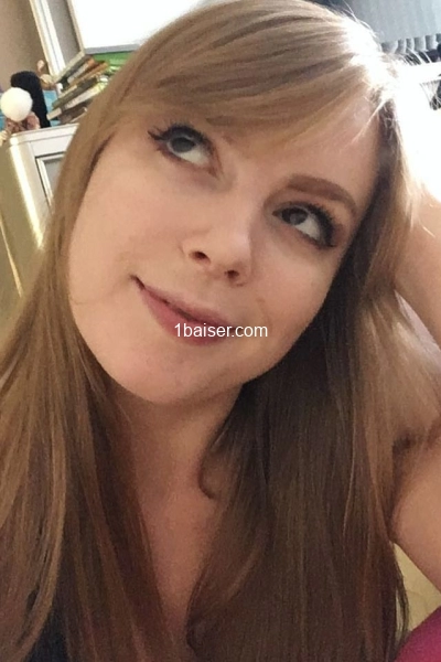 Daniella02