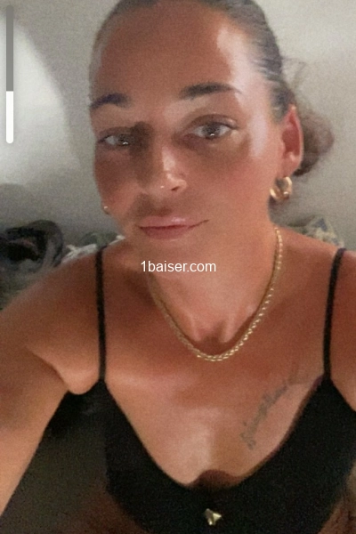 Nesrine, escorte, indépendante