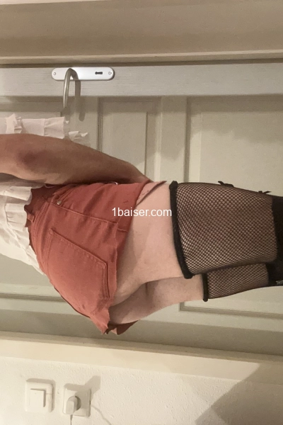 Jeune très féminine et très chaud 