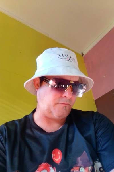 Adore faire les cunnilingus 