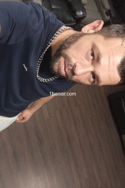 Je suis passif actif domi soumi je cherche un mec qui reçois  — Escort Paris (1)