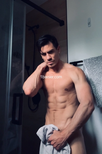 Laurent mâle actif bien monté — Escort Paris (1)