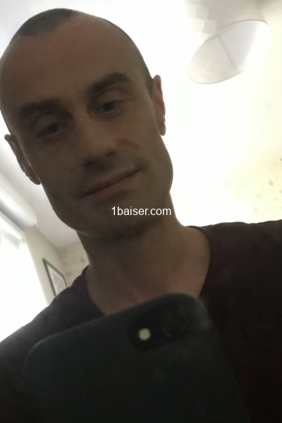Homme cultivé, sexy, romantique  — Escort Paris (1)