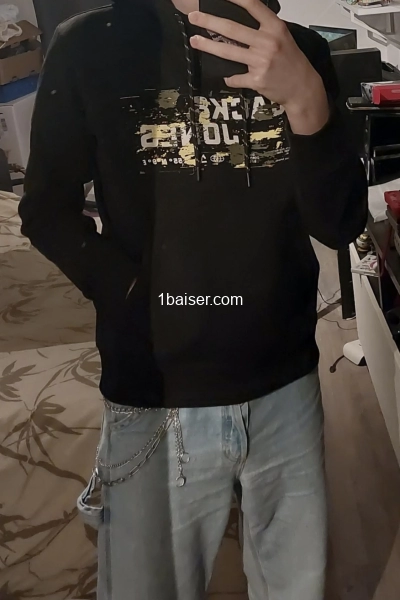 Jeune homme Skinny dispo toute la journée