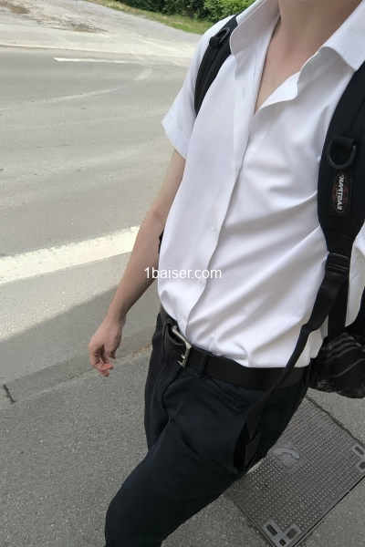Jeune homme Skinny dispo toute la journée