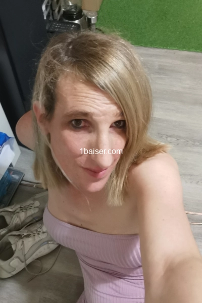 Femme trans fine et sexy et grande