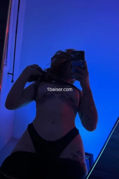 Alice blonde  — Escort à Hauts de Seine, Femme (1/3)
