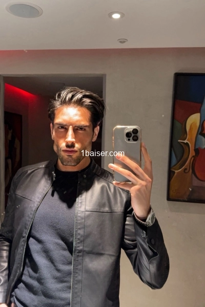  PRIVATE COMPANION  — Escort Paris (1)