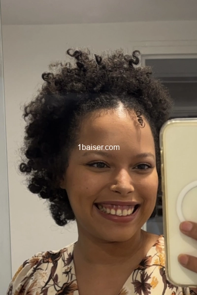 Jeune femme douce & élégante – moments intimes au Havre