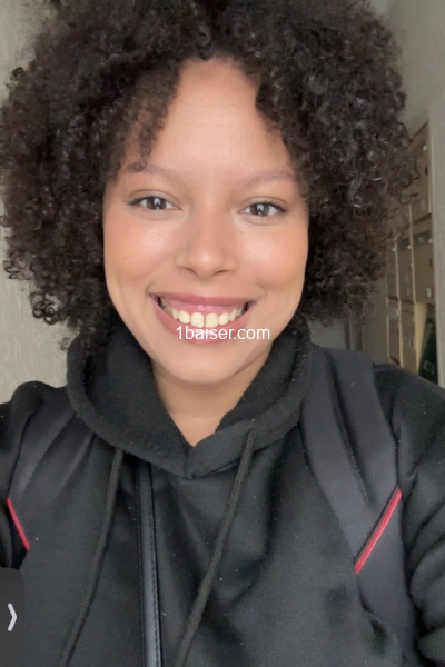 Jeune femme douce & élégante – moments intimes au Havre