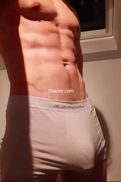 Échange de bons procédés  — Escort Niort (1)