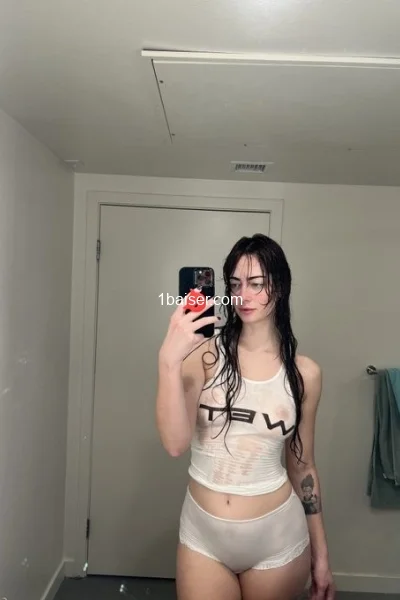FEMME FONTAINE  — Escort à Clichy, Femme (1/4)