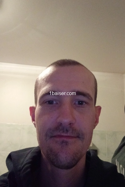 2 mec chaud reçoivent 