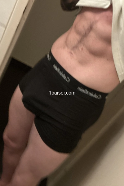 GORĄCY CHŁOPIEC XL MŁODY — Escort Paris (1)