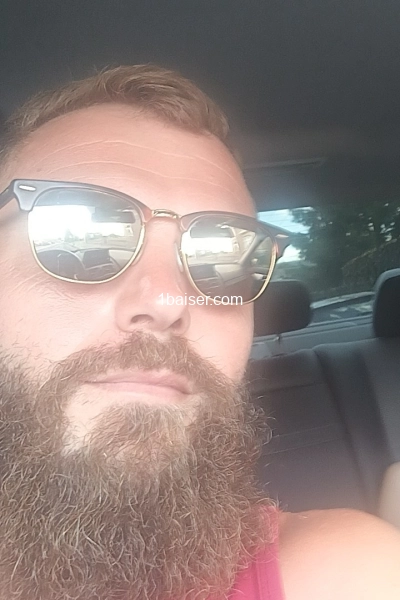 Escort boy ( pour femme ) 