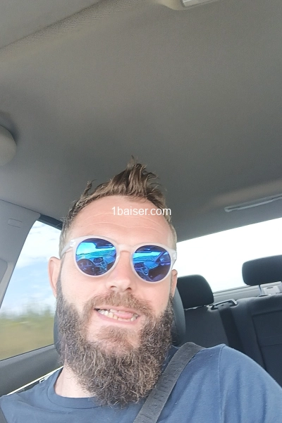 Escort boy ( pour femme ) 