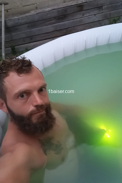 Escort boy ( pour femme ) 