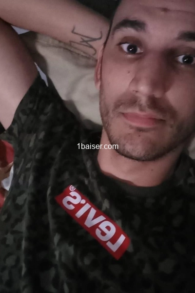 Homme hétéro adore se faire s... et b.... un bon cul