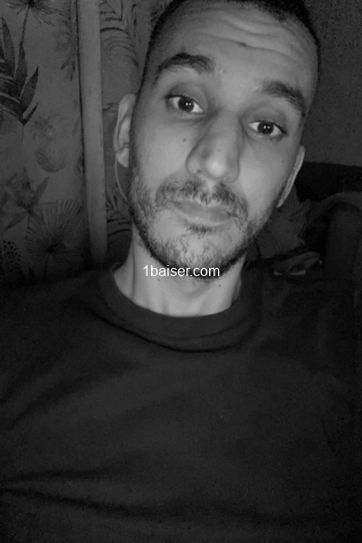 Homme hétéro adore se faire s... et b.... un bon cul