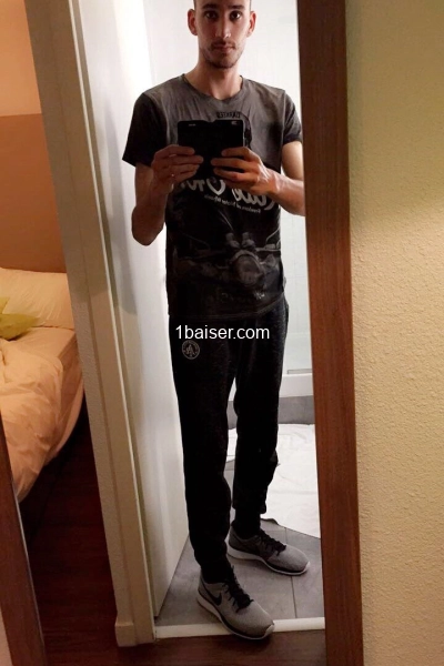 Homme hétéro adore se faire s... et b.... un bon cul