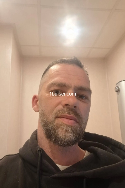 Service massage gratuit les deux premières fois  — Escort Meaux (1)
