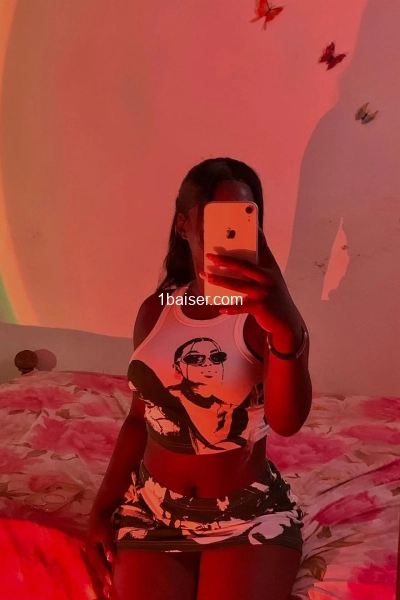 Olivia jeune fille noire sexy